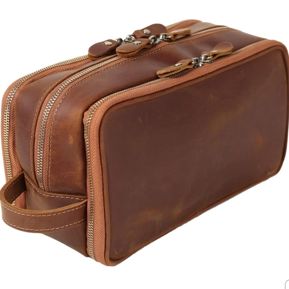 Weekender bundle, garment bag, dopp kit, manicure kit, bottle opener - Picture 2 of 4